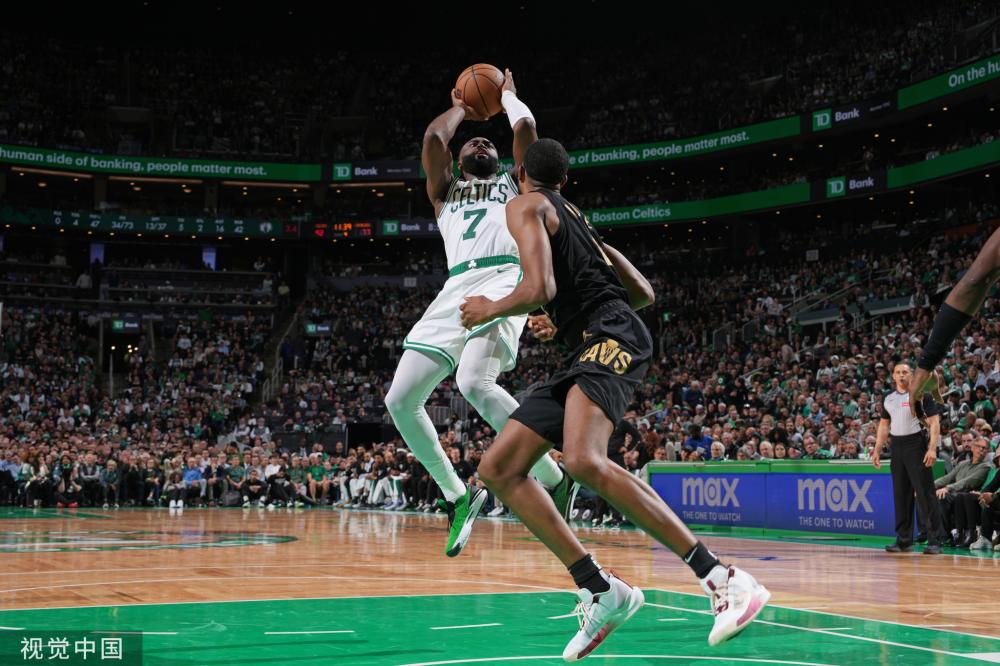 尼斯在罚球 尼斯在罚球